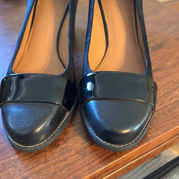 Clarks black leather, suede, and patent pumps in terrific condition! - Picture 6 of 9